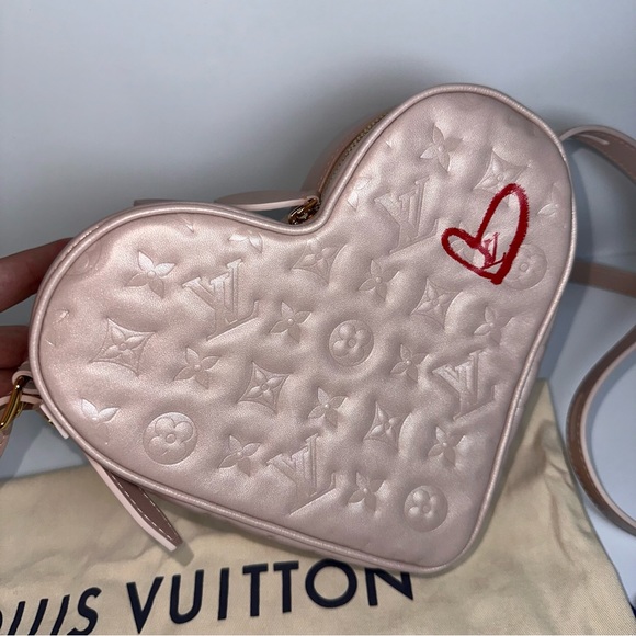 Louis Vuitton Lambskin Embossed Monogram Fall In Love Sac Coeur Light Pink - Picture 4 of 14